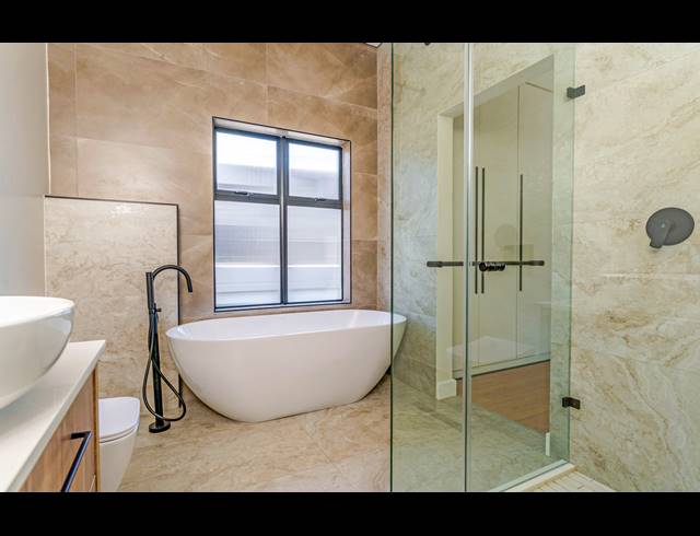 4 BEDROOM FREEHOLD FOR SALE IN OLIFANTSFONTEIN